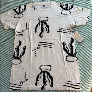 Duvin Design Medium T-shirt NWT.